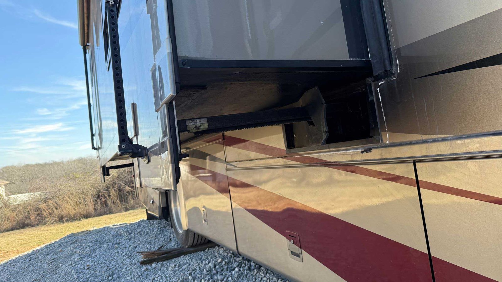 Top 7 Signs Your RV Slide-Out Needs Immediate Repair